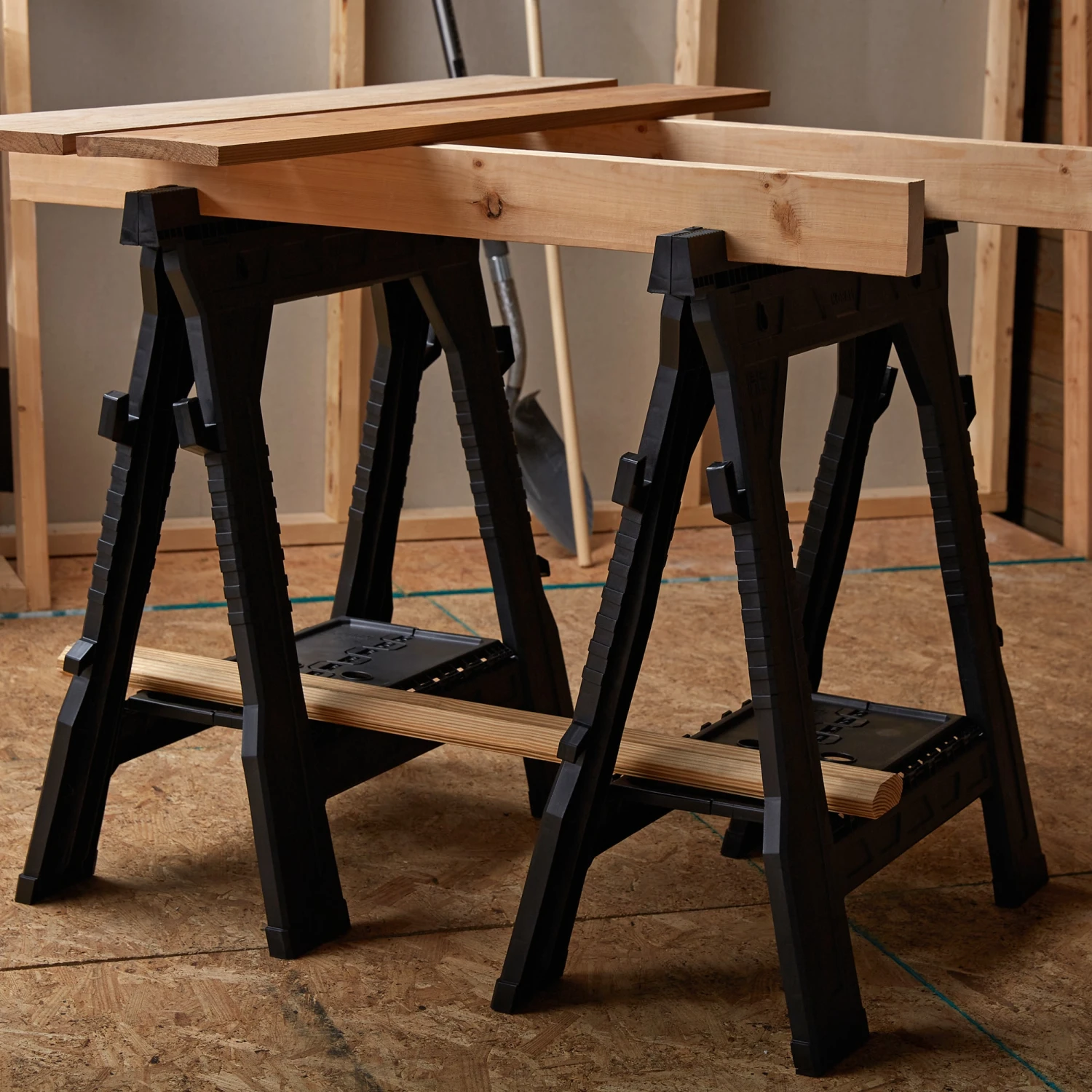 Kobalt 2 -Pack 27-in W X 32-in H Plastic Saw Horse ( 1000-lb Capacity) 6 Kobalt 2 -Pack 27-in W X 32-in H Plastic Saw Horse ( 1000-lb Capacity) - Image 6