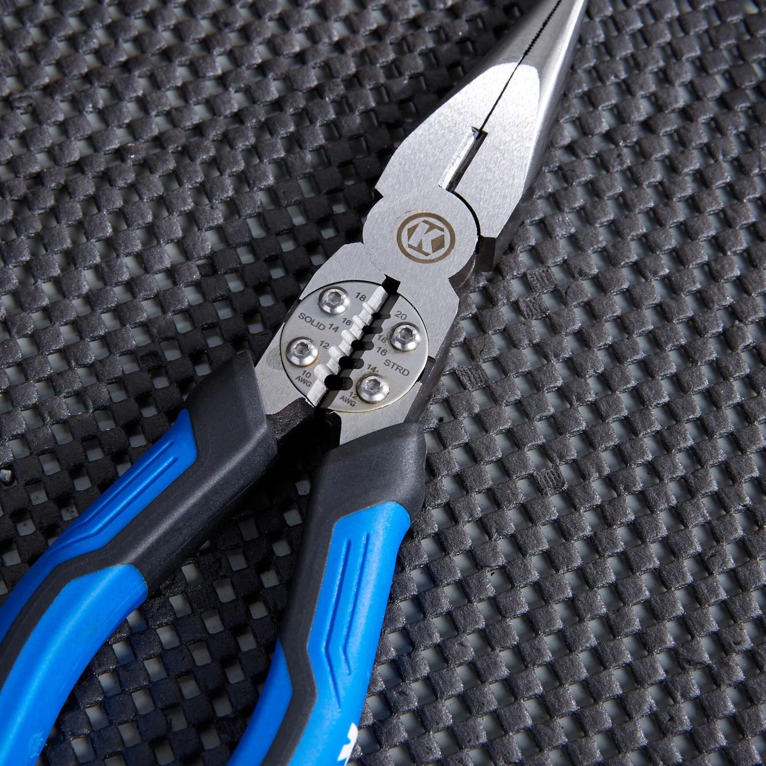 Kobalt 8-in Lineman Pliers Wire Cutter Pliers 3 Kobalt 8-in Lineman Pliers Wire Cutter Pliers - Image 3