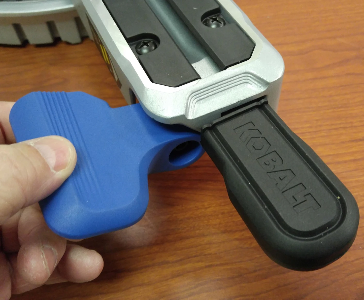 Kobalt Compact 10-in 15-Amp Dual Bevel Sliding Compound Corded Miter Saw 9 Kobalt Compact 10-in 15-Amp Dual Bevel Sliding Compound Corded Miter Saw - Image 9