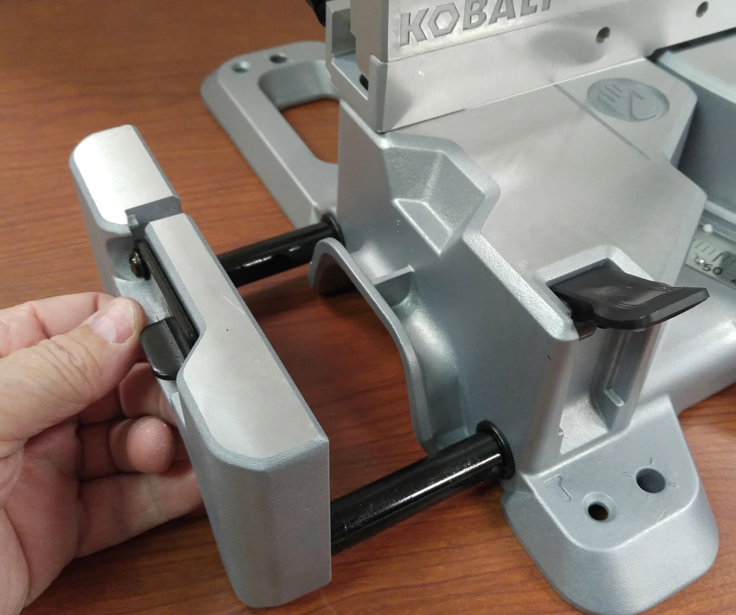 Kobalt Compact 10-in 15-Amp Dual Bevel Sliding Compound Corded Miter Saw 7 Kobalt Compact 10-in 15-Amp Dual Bevel Sliding Compound Corded Miter Saw - Image 7