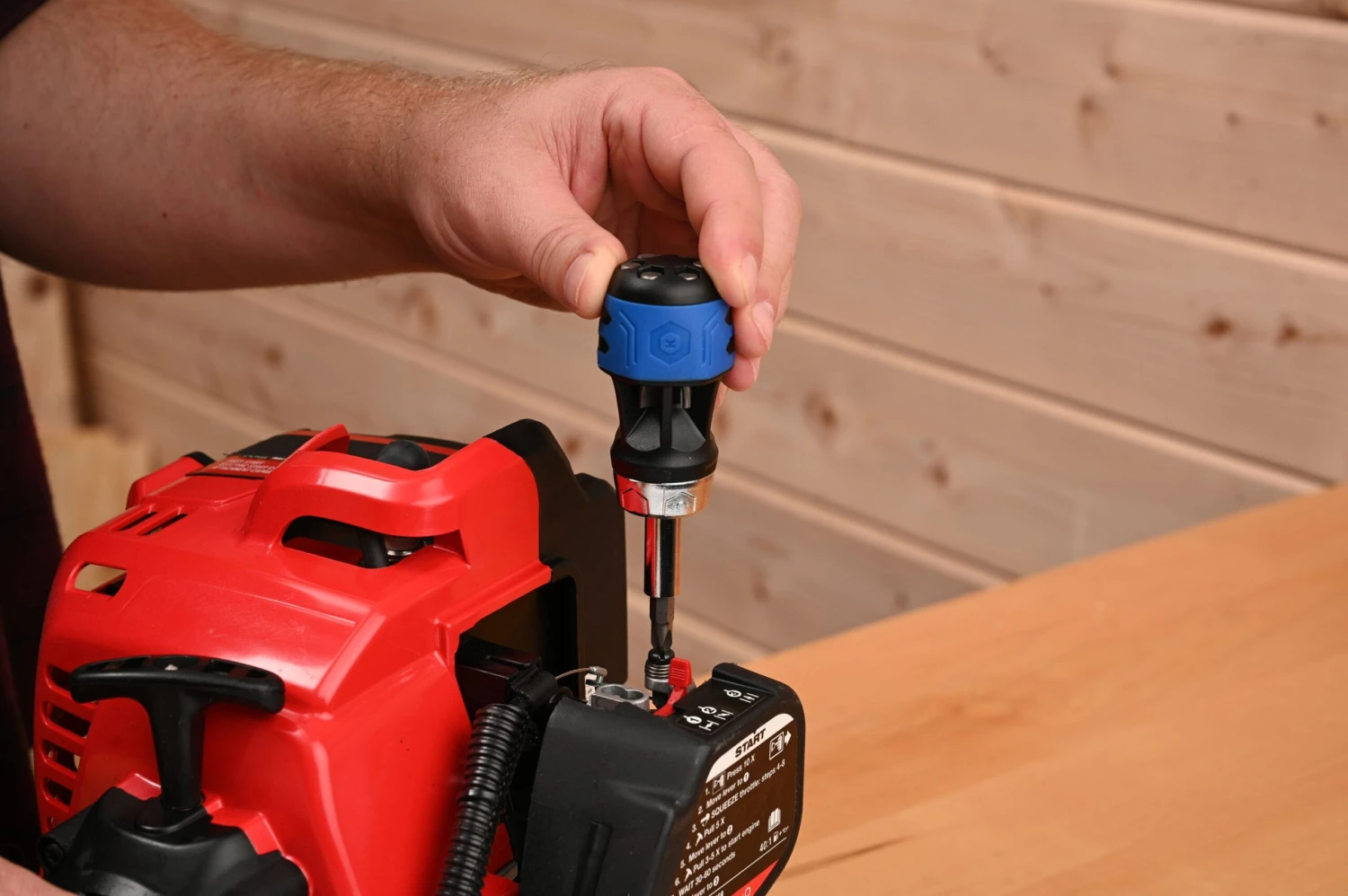 Kobalt Stubby 8 -Piece 2-in Ratcheting Multi-Bit Combination Tip Screwdriver Set 4 Kobalt Stubby 8 -Piece 2-in Ratcheting Multi-Bit Combination Tip Screwdriver Set - Image 4